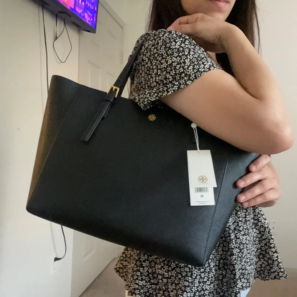 New , Authentic Tory Burch Emerson tote bag - Picture 11 of 14